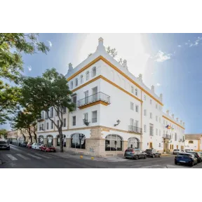 Hotel 4 estrellas en Jerez: Cata de vinos y desayuno