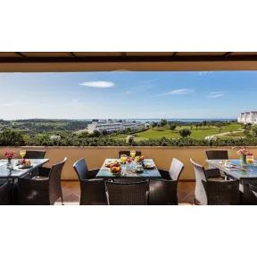 Escapada en Apartamentos Familiares en Estepona con Selwo.