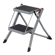 Plegable escalera de 2 peldaños compacta y versátil