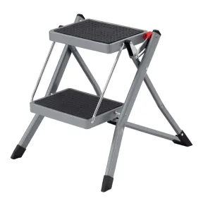 Plegable escalera de 2 peldaños compacta y versátil