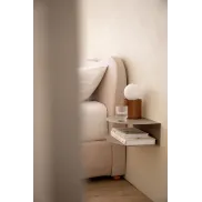 Mesita flotante de acero Taifa para noches modernas