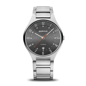 Titanio Bering: Reloj Elegante y Resistente