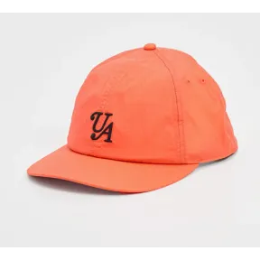 Gorra naranja de Under Armour