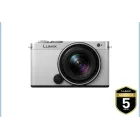 LUMIX S9 en blanco-plateado con objetivo S-R1840 plata