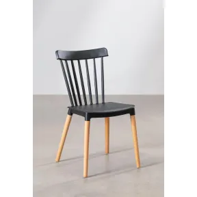 Silla negra ALCIONE con asiento de polipropileno y patas de haya
