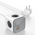 Regleta con 4 tomas de corriente y 3 puertos USB.