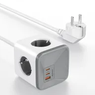 Regleta con 4 tomas de corriente y 3 puertos USB.