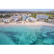 Ferry + Apartahotel en Mallorca: Playa y Media Pensión desde 152€