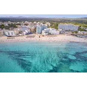 Ferry + Apartahotel en Mallorca: Playa y Media Pensión desde 152€