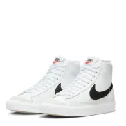 Blazer Mid 77 de NIKE para un estilo urbano moderno