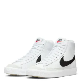 Blazer Mid 77 de NIKE para un estilo urbano moderno