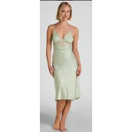 Camisón verde satinado elegante y suave