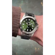 Reloj deportivo Lorus de estilo moderno