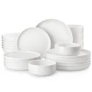 Set de porcelana para 6 personas: 24 piezas variadas.