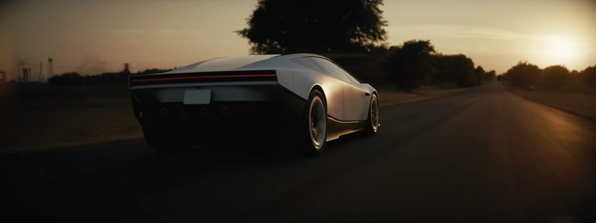 El Tesla Roadster circulando por una carretera al atardecer