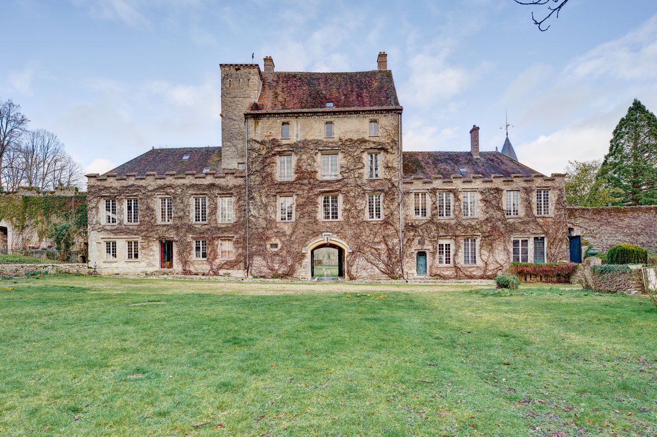 Compran un castillo del siglo XII para crear videojuegos