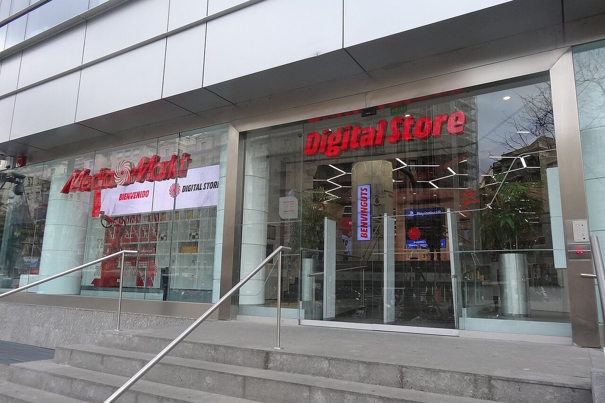 Entrada de una tienda MediaMarkt Digital Store en la avenida Diagonal de Barcelona