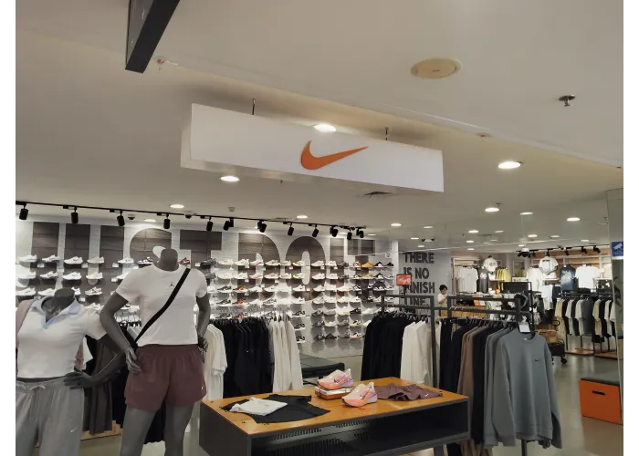 Nike se repliega en China: adiós a miles de vendedores online