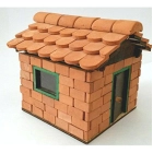 Construcción con mini ladrillos cerámicos y base de madera
