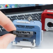 Llavero Retro de Grabadora de Cinta con Música Divertida